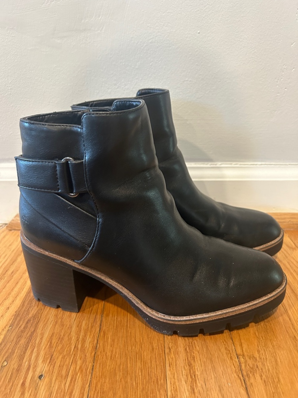 Naturalizer Women Madalynn STR Water Repellent Blocked Heel Bootie Size 7M Black